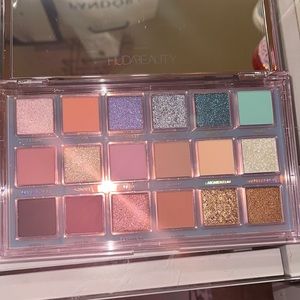 Huda beauty palette